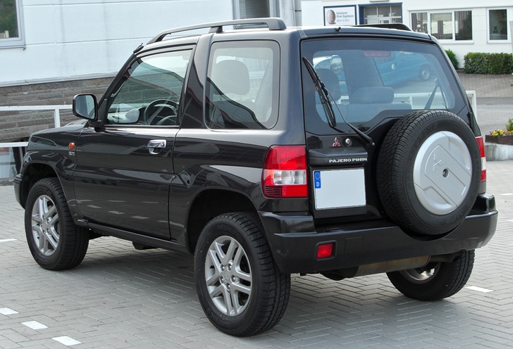 Mitsubishi_Pajero_Pinin_rear_20100525.jpg