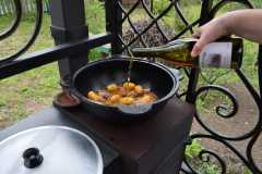 Курица с овощами и белым вином